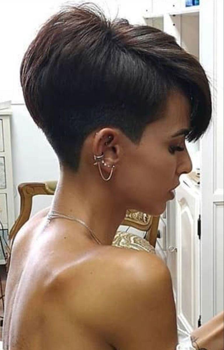 6 Kurze Brünette Frisuren und Neue Trends im Jahr 2022