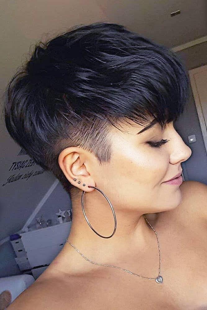 6 Kurze Brünette Frisuren und Neue Trends im Jahr 2022
