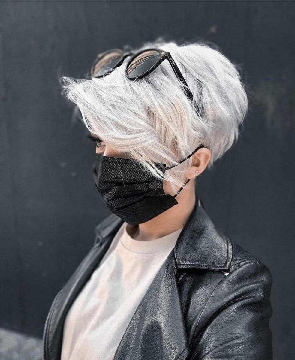 Magischer Bob mit Pony um Das Rampenlicht zu Fangen