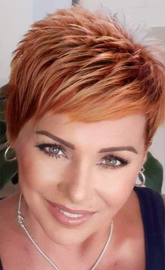 Frisuren ab 60: Tipps und Tricks für einen jugendlichen Look im Jahr 2023
