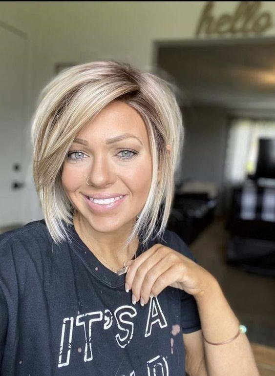Der Side-Swept Bangs