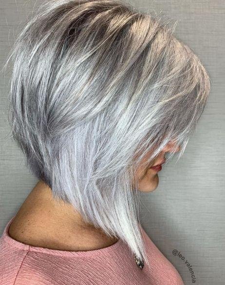 Halblange Frisuren für Damen - der perfekte Mittelweg im Jahr 2023?