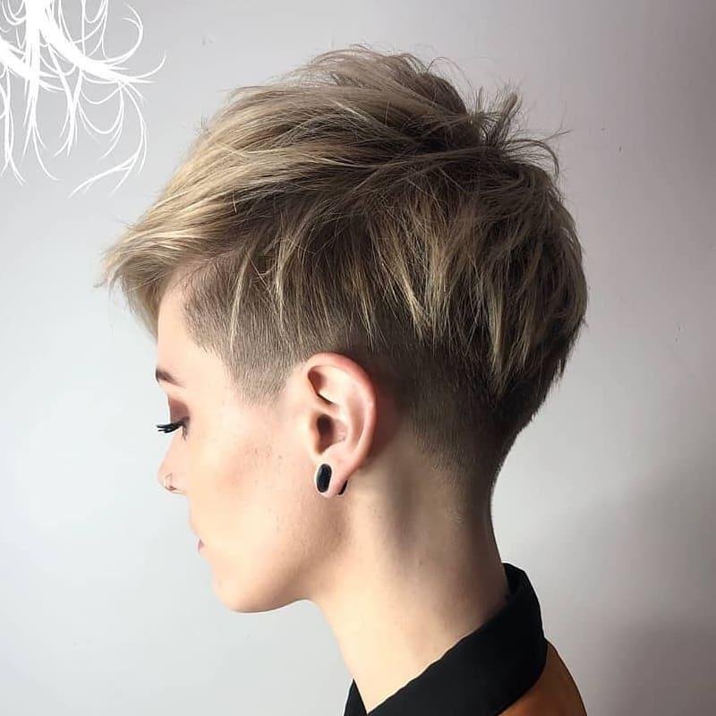 Mittellange Frisuren mit Pony