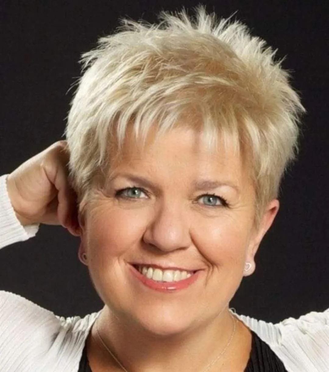 Schöne Kurzhaarfrisuren für runde Gesichter