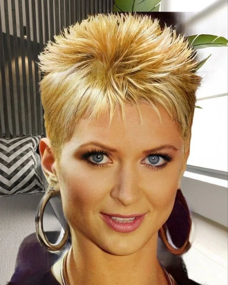 Schöne Kurzhaarfrisuren für runde Gesichter