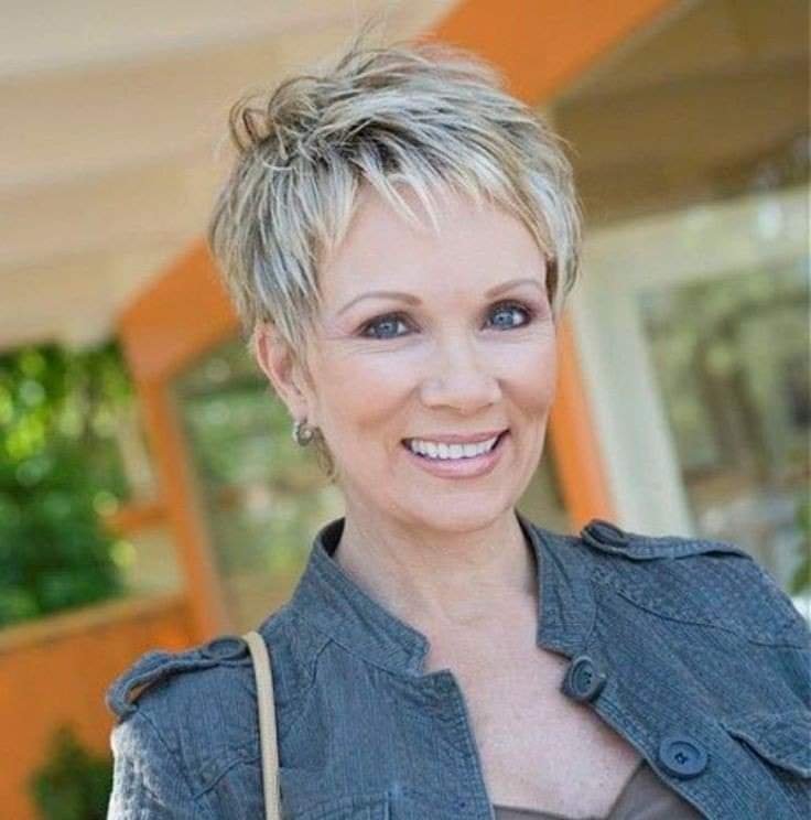 Pixie Bob für ältere Frauen: Schmeichelhafter Look mit minimalem Styling-Aufwand