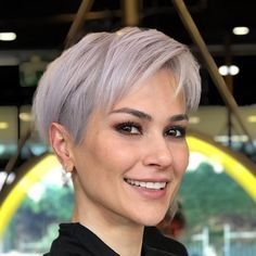 Pixie Bob für ältere Frauen: Schmeichelhafter Look mit minimalem Styling-Aufwand