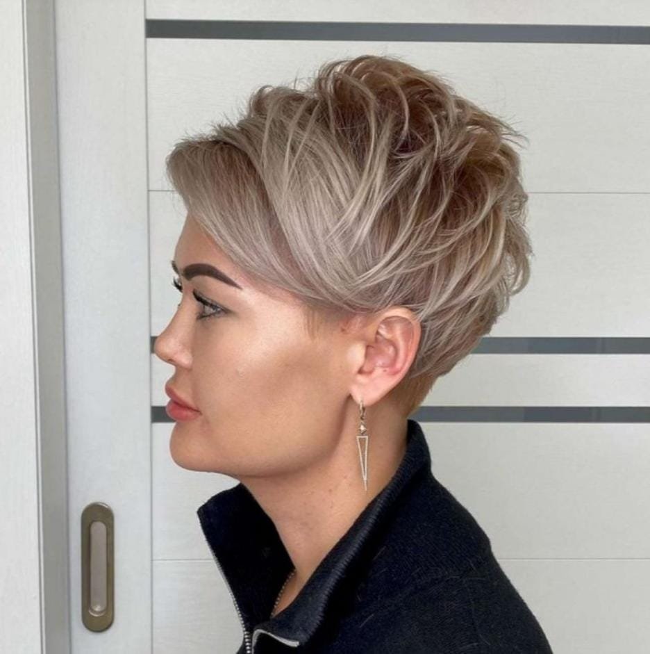 Schöne Kurzhaarfrisuren für runde Gesichter
