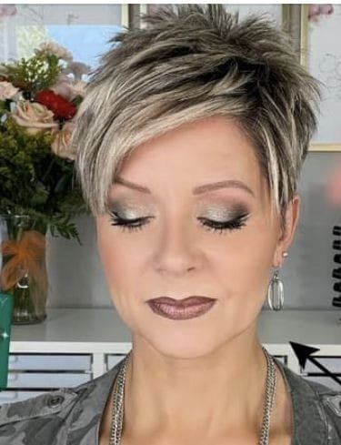 Pixie Bob für ältere Frauen: Schmeichelhafter Look mit minimalem Styling-Aufwand