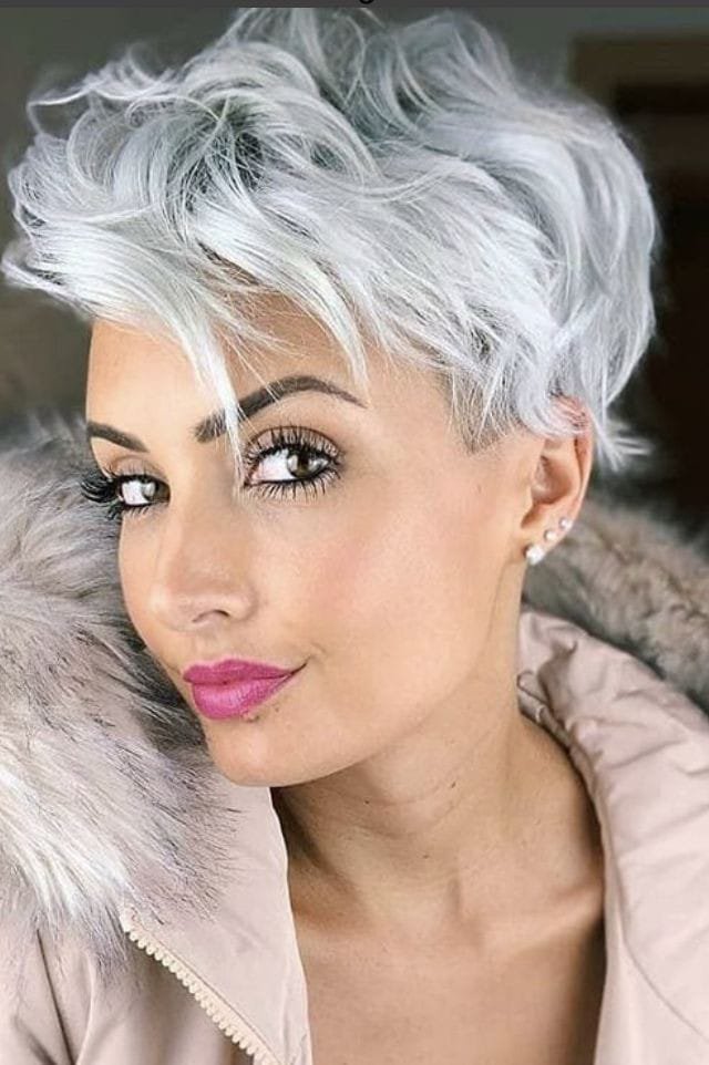 Kurzhaarschnitt-Ideen für weißes und graues Haar