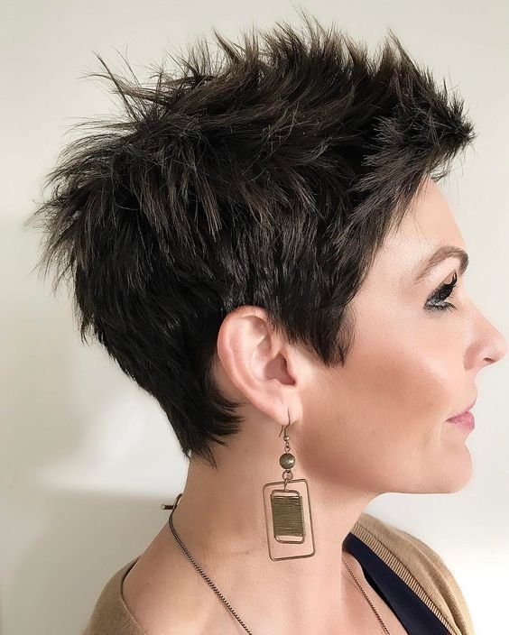 Einige Ideen für unordentliche Bob-Frisuren