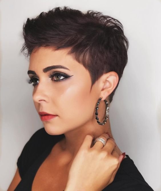 Einige Ideen für unordentliche Bob-Frisuren